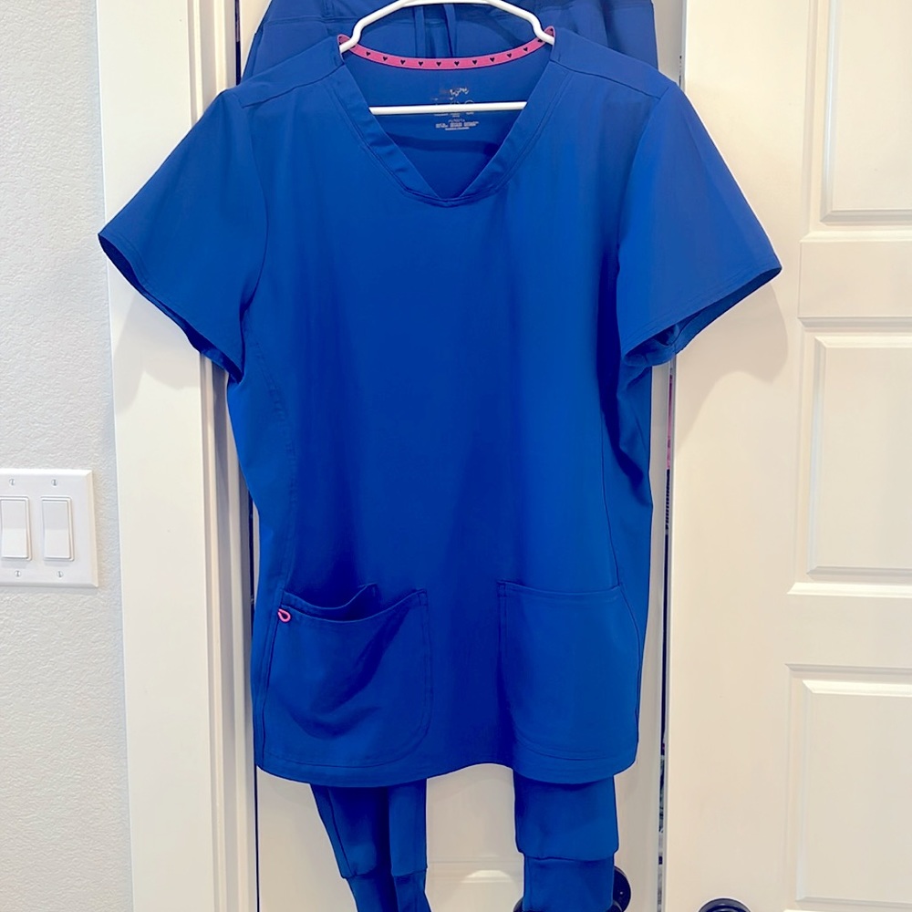 Heart Soul galaxy blue XL scrub set